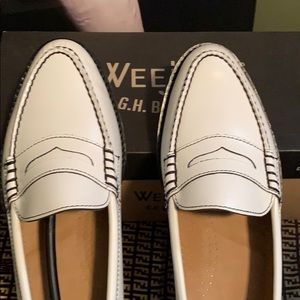 BASS WEEjUNS LOAFERS, Black/White